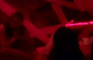 XXX مرد لعنتی جوجه با سکس کون متحرک مشاعره بزرگ در کرست قرمز