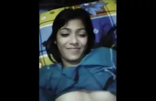 XXX مرد جوان یک زن بالغ را با سینه عکس سکسی وکون های بزرگ در شکاف در حالی که شوهرش پخت می کند ، مشت می زند
