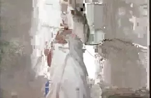 XXX دستان دختر احساس راحتی سینه های آویزان می کند و لب های عکس کیر باکیفیت او را با انگشتان دست و یک اسباب بازی جنسی لمس می کند