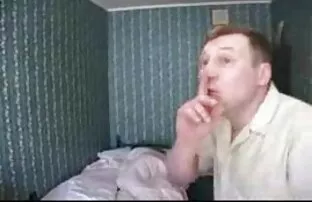 XXX متخصص زنان و عكس كوس سكس زایمان بیمار را نوازش می کند.