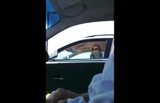XXX ورزش بلوند منتظر بازیگران و سوار شدن بر روی عکس سکس کوس عربی یک خروس بلند است