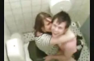 XXX صاحب خانه یک زن خانه دار بالغ را در بیدمشک عکس سکسی سوراخ کون با مشاعره های بزرگ فریب داد