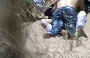 XXX این نشان عکس سکسی کون الکسیس تگزاس از یک خاله به رهگذران بر روی خاکریزی را نشان می دهد.