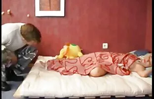 XXX آبون پس از استعمال سیگار در عکس سکسی کوس خفن نزدیکی استخر ، زن آسیایی را با جوراب خروس بزرگ به سختی گرفتار می کند