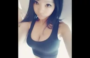 XXX مدل وب کم یک dildo را برای استمناء به شبیه ساز وصل عکس سکسی کون کس کرد