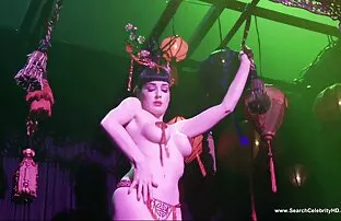 XXX ورزشکاران پا و باسن خود را در جورابهای تصاویر سکسی کون تنگ به خود می بالیدند.