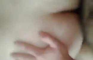 XXX زنی با ناخن های قرمز بدون اینکه لوب را جدا کند ، یک هم اتاقی عکس سکسی کون گشاد را در الاغ قرار می دهد