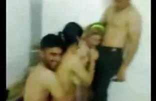 XXX داوالکی با سوراخ های کاری سکس از کون عکس جایگزین کردن لب به زیر گیره های بزرگ چند مورد منتخب است
