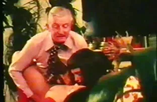 XXX دختر را فالوس گایش سوراخ کون کنید.