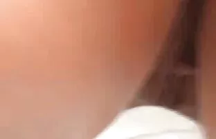 XXX جوجه سرخ از الاغ و بزرگهایش در ساحل عکسهای سکس باسن نشان می دهد