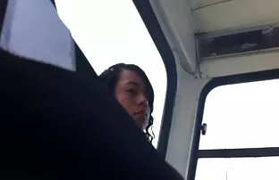 XXX یک ماساژ شلوار سفید گربه اسپانیایی خود را لیس عکس سکسی زنانچاق می زند و دارد