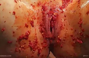 XXX مردی لحظه ای که با عكس كس سكس کیرمصنوعی لرزید ، جوجه ای را در جوراب مشکی لعنتی کرد