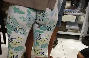 XXX بلوند 18 ساله عکس کون سکسی دختر در رختخواب لعنتی است.