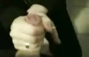 XXX بلوند با سینه های عکس کون های بزرگ سکسی طبیعی روی نیمکت نشسته است.