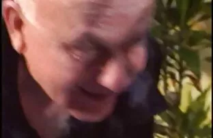 XXX دختری با خال کوبی ، فالوور شریک زندگی خود را نیش می زند و با یک مدل عکس سکسی کون تپل موی صمیمی در یک ریخته گری ، او را به یک کون می برد