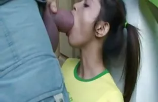 XXX اما عکس سکسی از کون زن میه در نزدیکی یک درخت لعنتی.