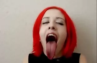 XXX او یک بیدمشک سکس متحرک سیاوش دلسوز تراشیده دارد.