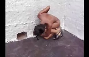 XXX كوتي با موهاي كوتاه روي شکم او نهاده شده و لعاب فالوس را به داخل مقعد عکس سکسی کون گنده عربی مي كشد
