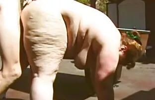 XXX بلوند شلوار عکس سکس کوس مودار بدن او را با روغن مالش می دهد ، سپس در کفش پاشنه بلند می لرزد